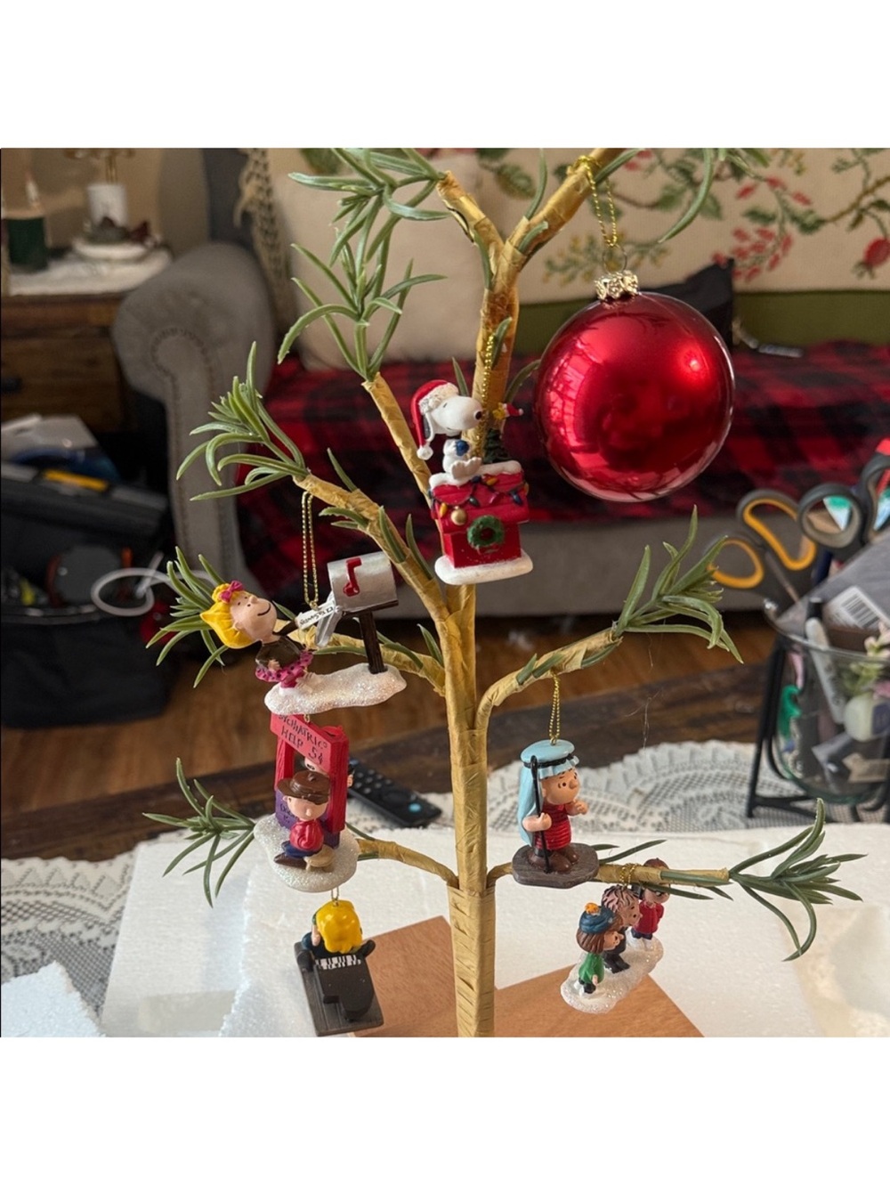 PEANUTS Classic Holiday Memories Tabletop Tree